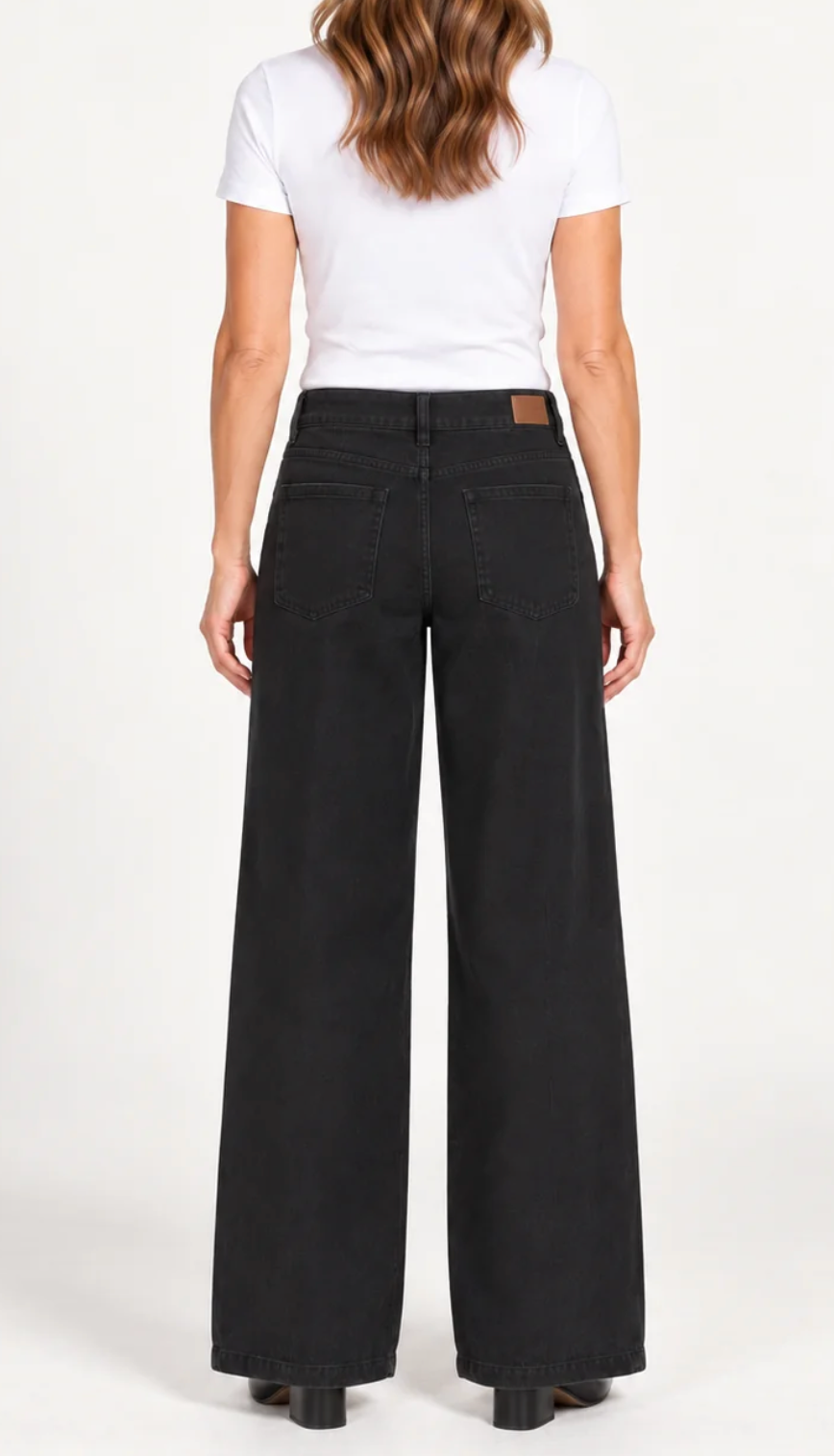 Saylor Mid-Rise in Black